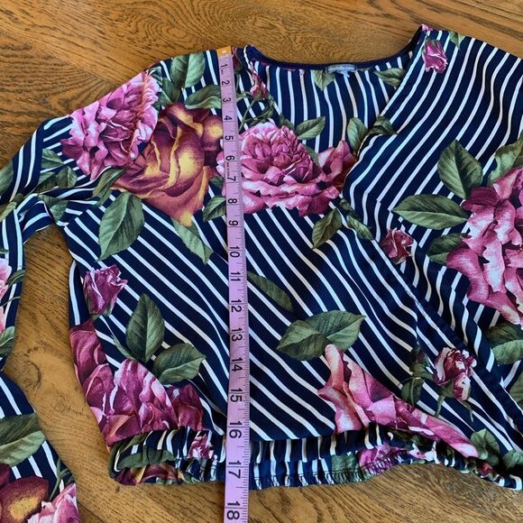 Charlotte Russe Cropped‎ Top Strips and Floral Print - Picture 11 of 15